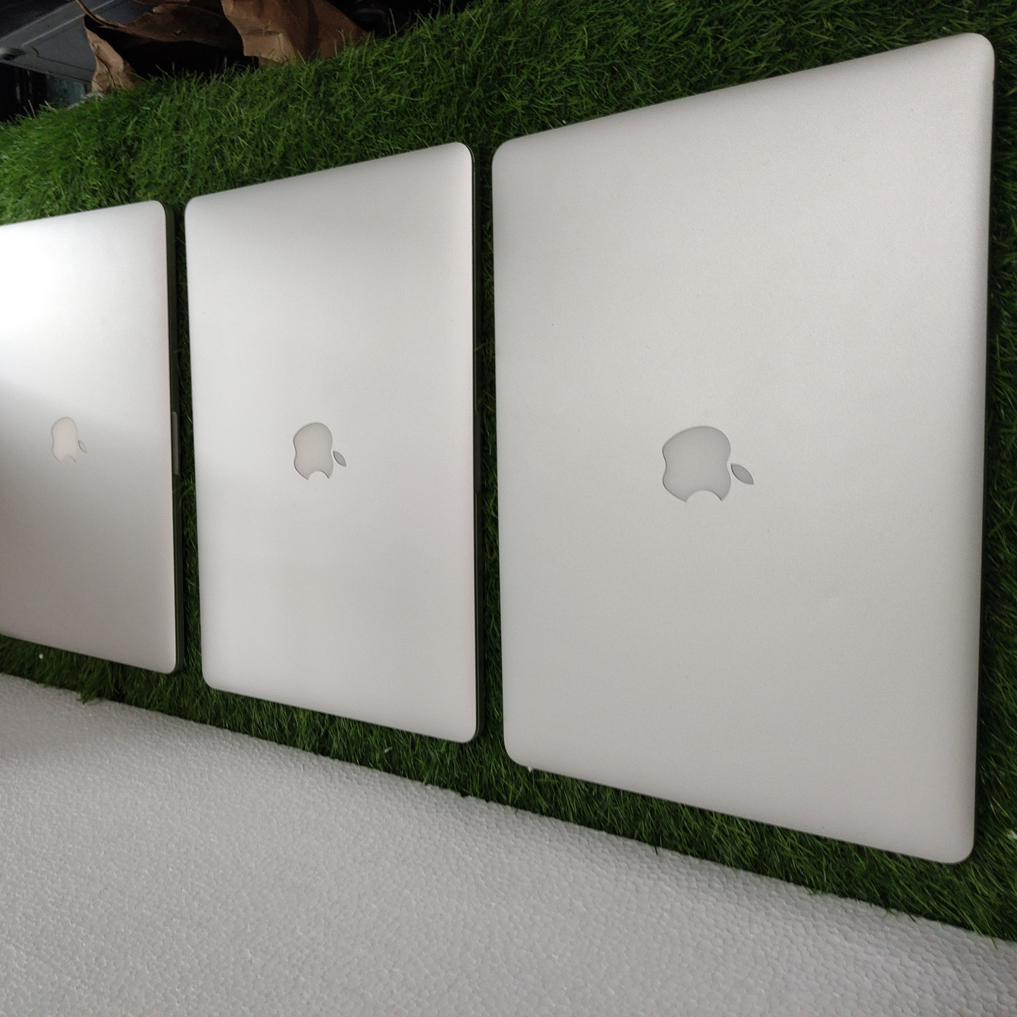Apple Macbook Pro Corei7 A1398 with 16 gb ram 256 ssd