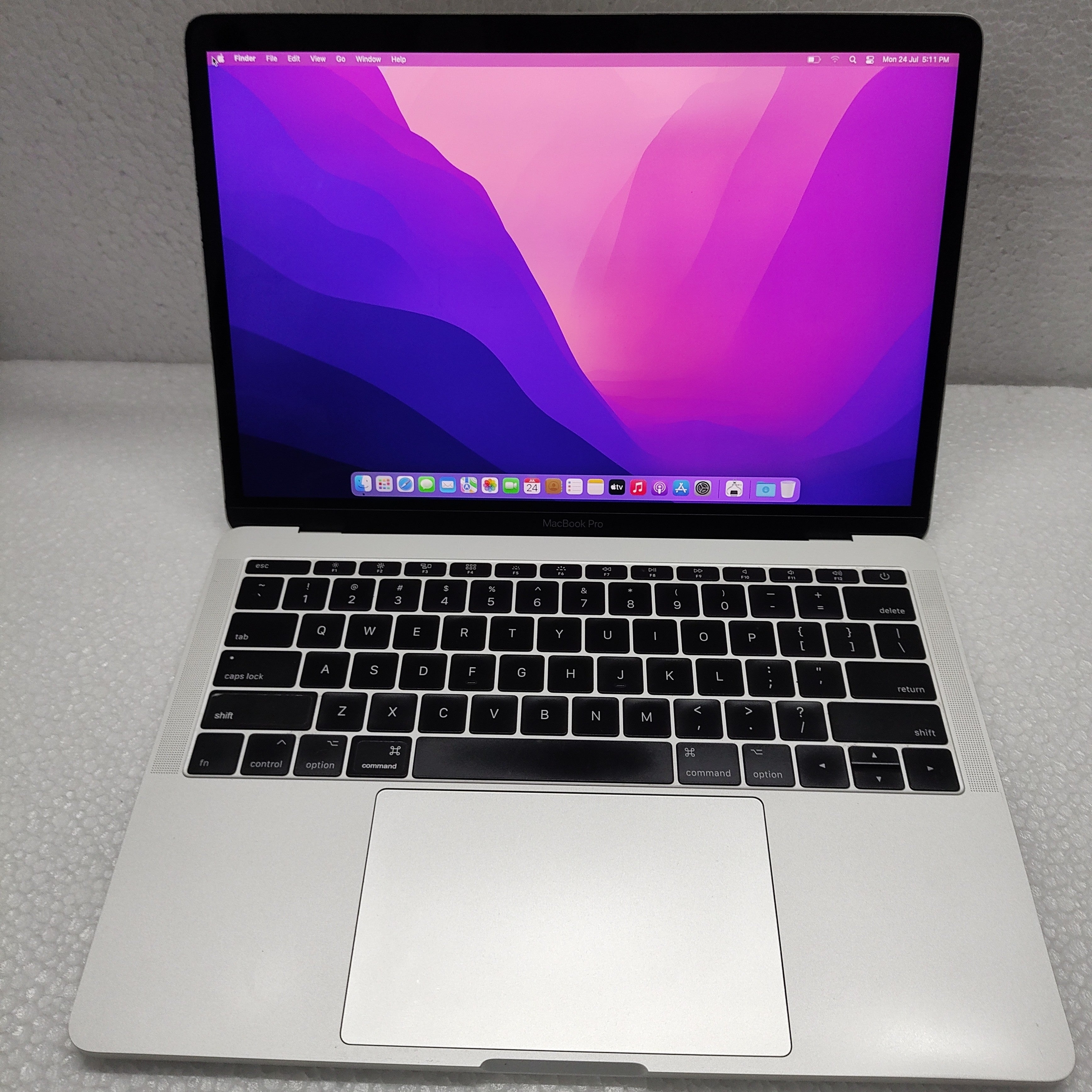 MacBook Pro (13-inch, 2016, Two Thunderbolt 3 ports) -